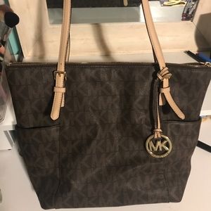 Michael Kors Jet Set Top Zip Large Tote